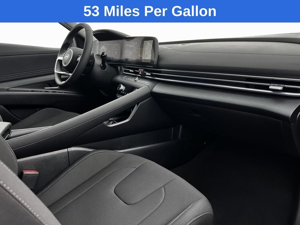 Used 2025 Hyundai Elantra SEL w/ Cargo Package FWD image 15