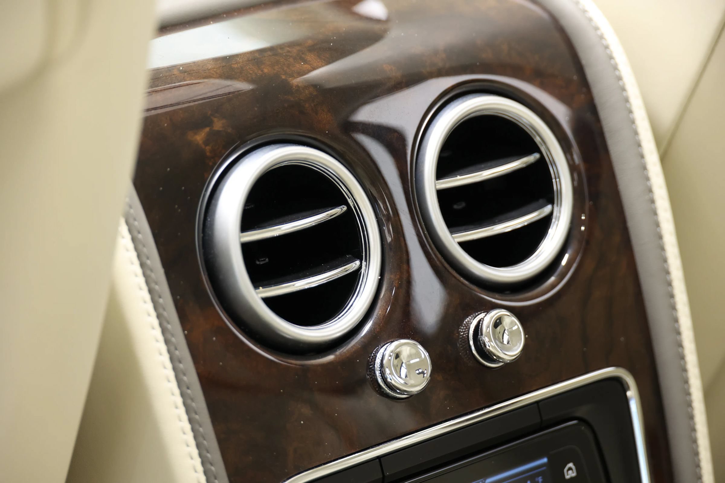 Used 2018 Bentley Flying Spur V8 AWD/4WD image 61