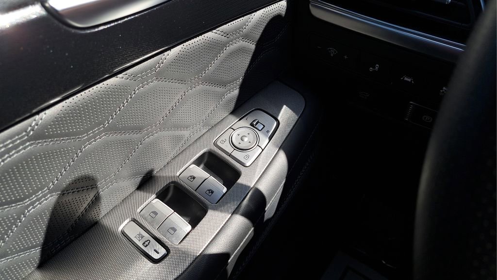 Used 2021 Hyundai Palisade Calligraphy image 32