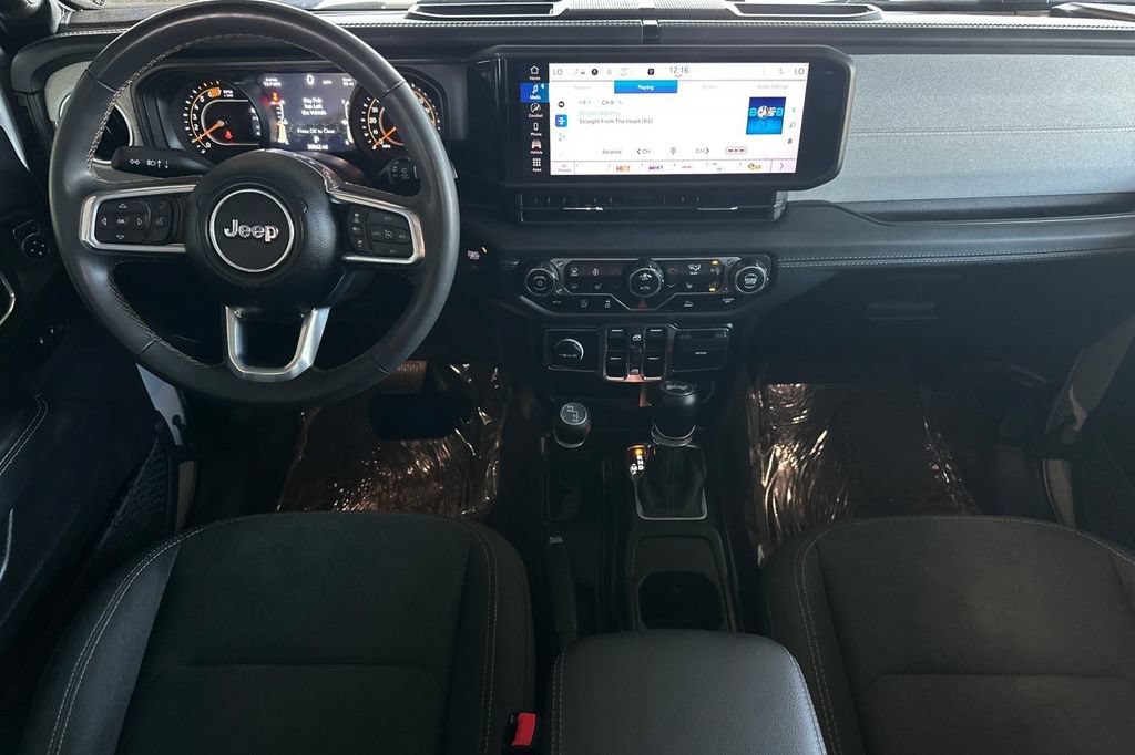 Used 2024 Jeep Wrangler Unlimited Sahara AWD/4WD image 14