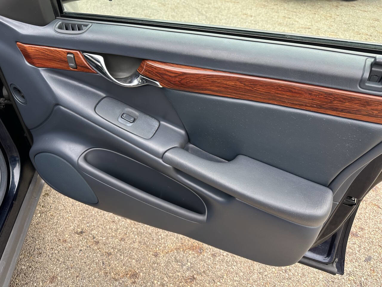 Used 2004 Cadillac De Ville image 21