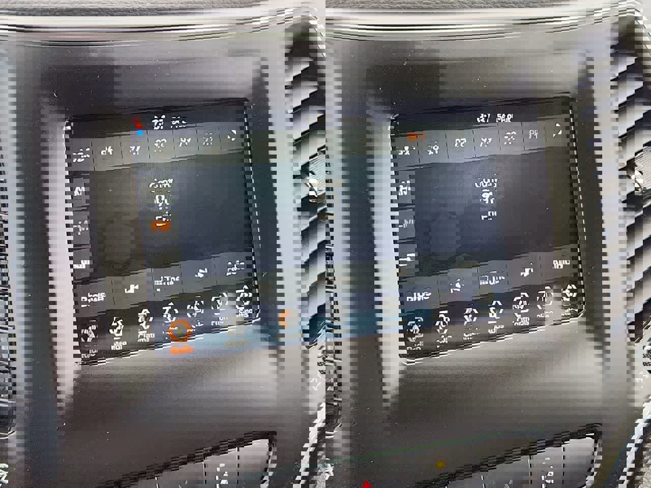 Used 2021 Jeep Cherokee Latitude Plus image 24