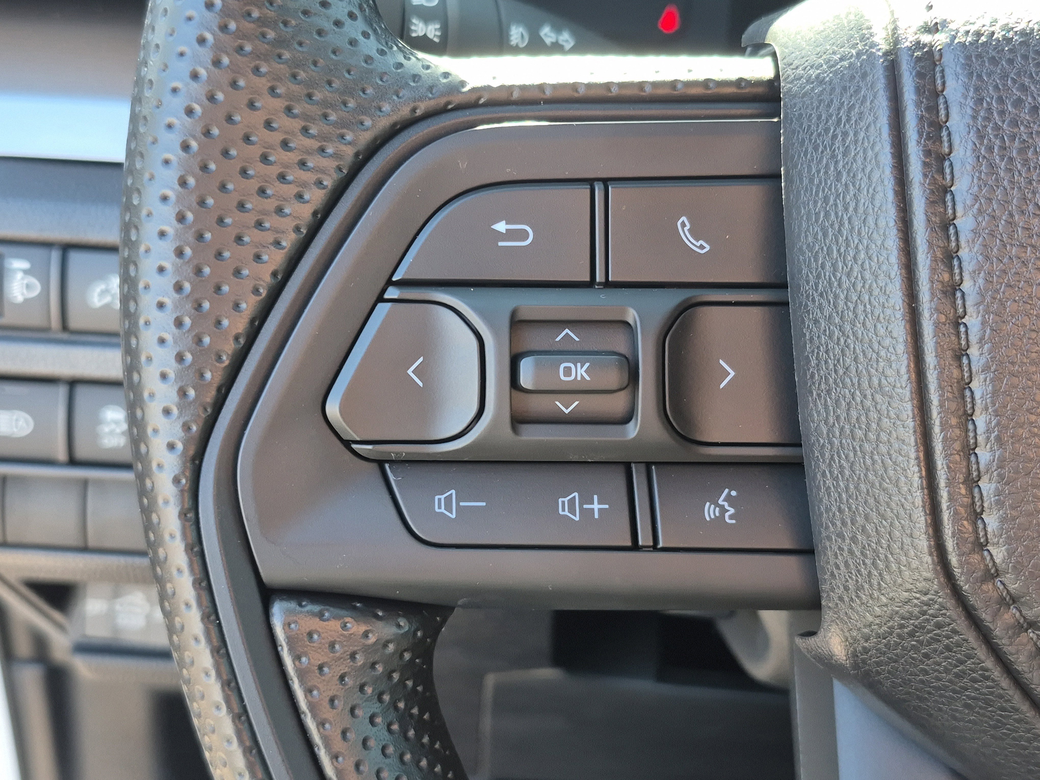 Used 2025 Toyota Tacoma SR5 image 27