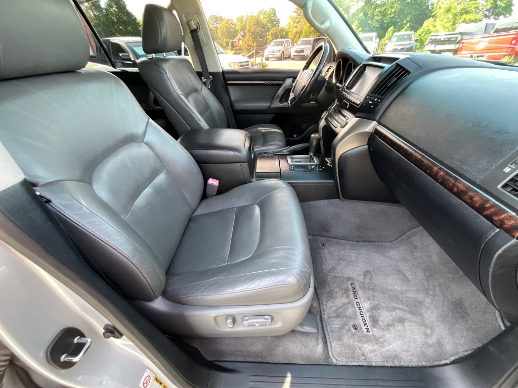 Used 2009 Toyota Land Cruiser AWD/4WD image 35