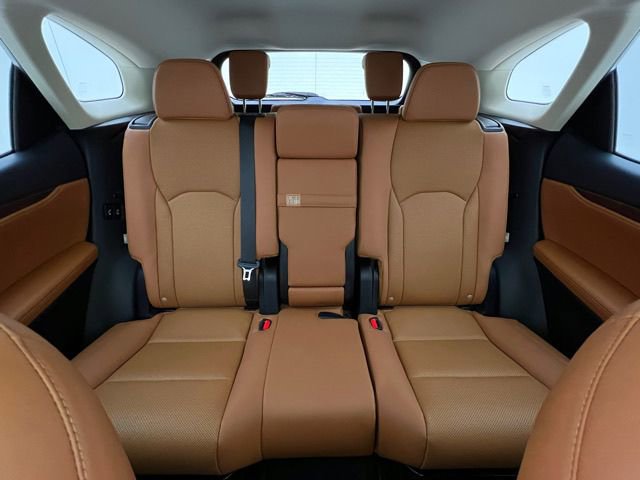 Used 2022 Lexus RX 350L Premium w/ Premium Package image 17