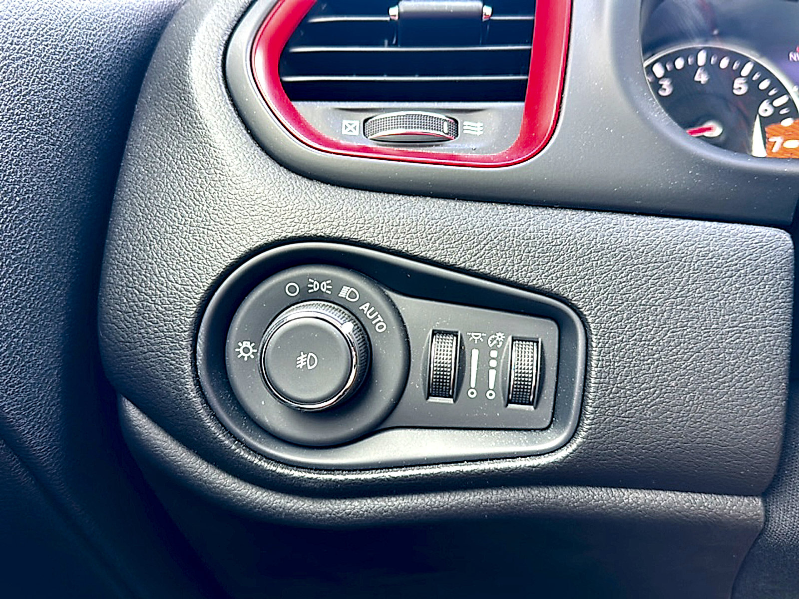 Used 2022 Jeep Renegade Trailhawk w/ Trailer Tow Group AWD/4WD image 37