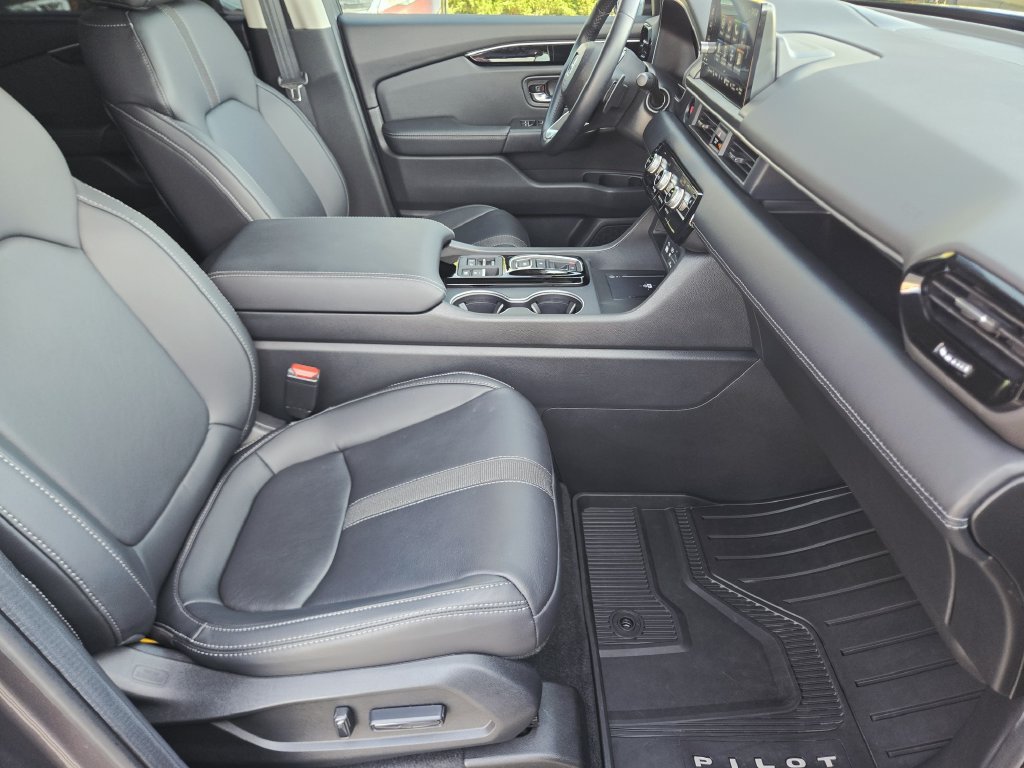 Certified 2025 Honda Pilot Touring image 14