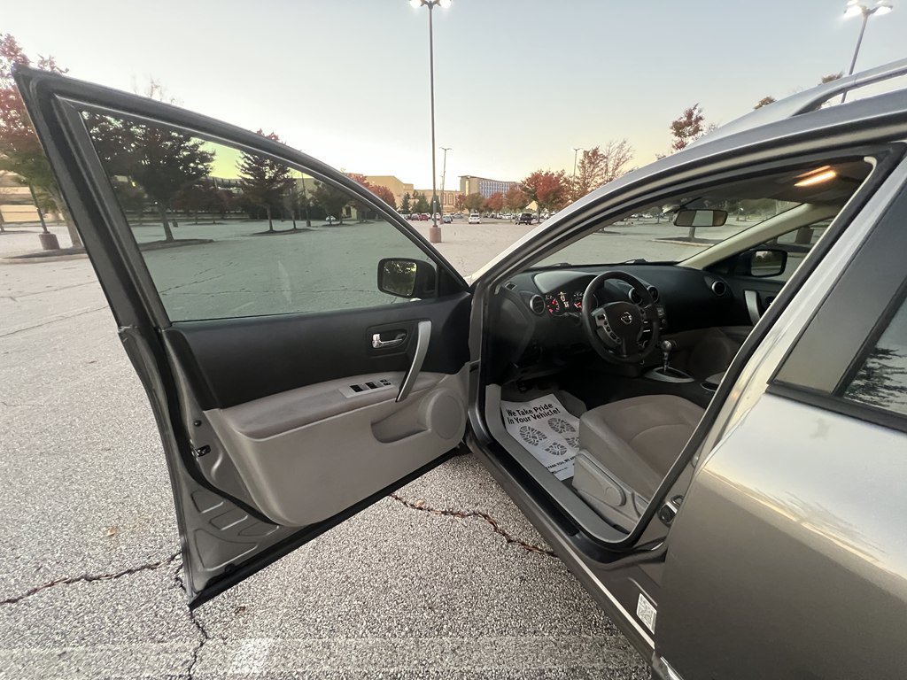 Used 2014 Nissan Rogue S w/ Convenience Package AWD/4WD image 15