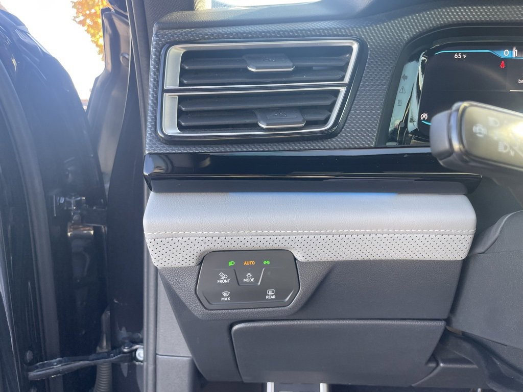 Used 2024 Volkswagen Atlas Cross Sport SEL R-Line image 18