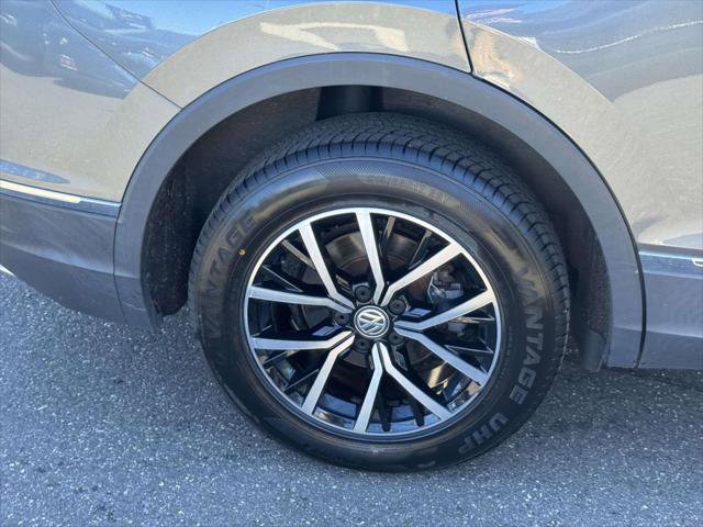 Used 2021 Volkswagen Tiguan SE w/ Panoramic Sunroof Package AWD/4WD image 8