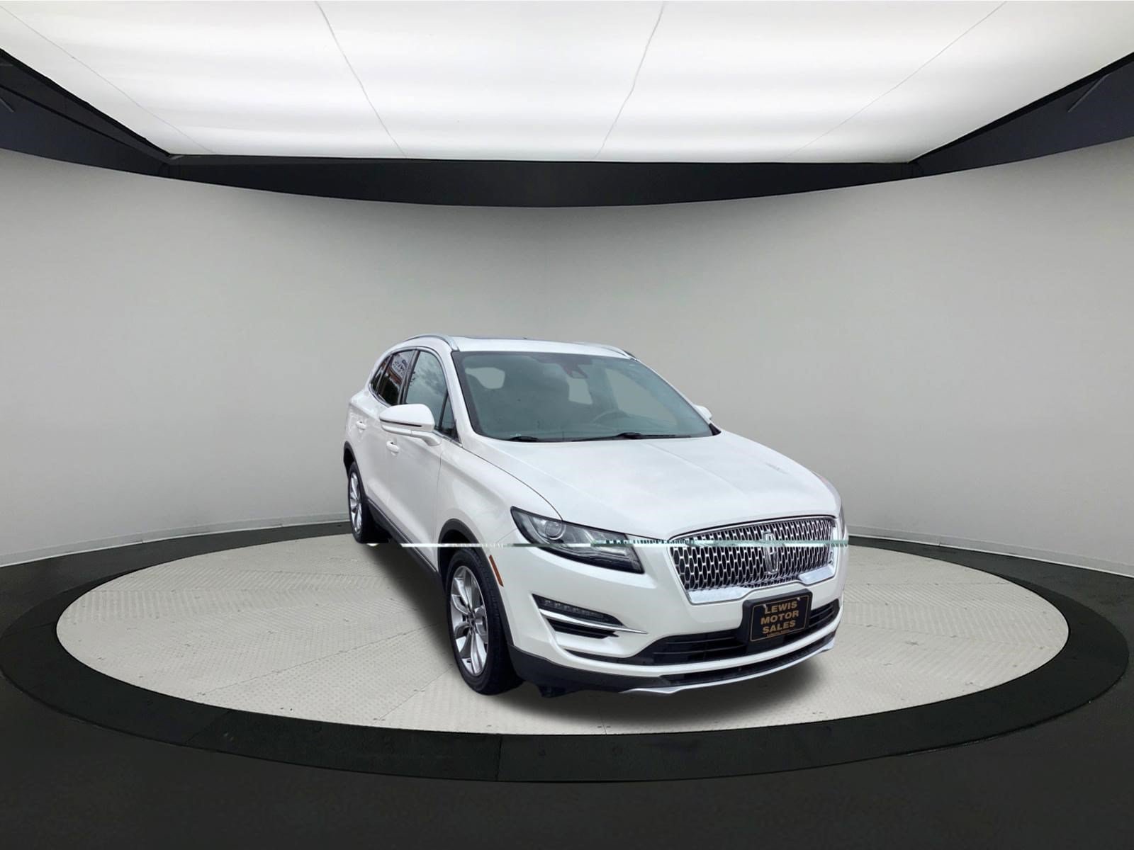 Used 2019 Lincoln MKC Select w/ Select Plus Package AWD/4WD image 2