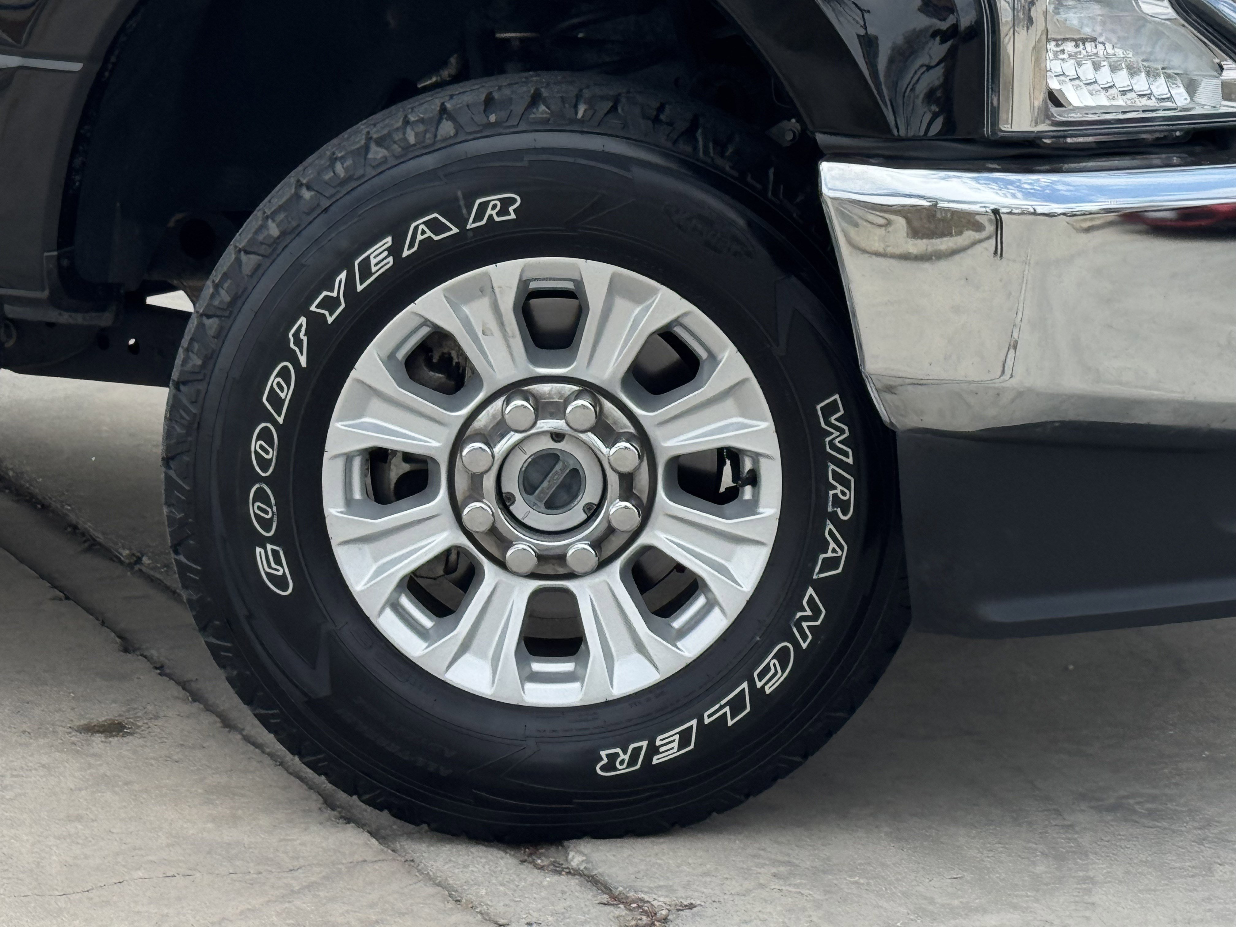 Used 2022 Ford F250 XL w/ STX Appearance Package image 3