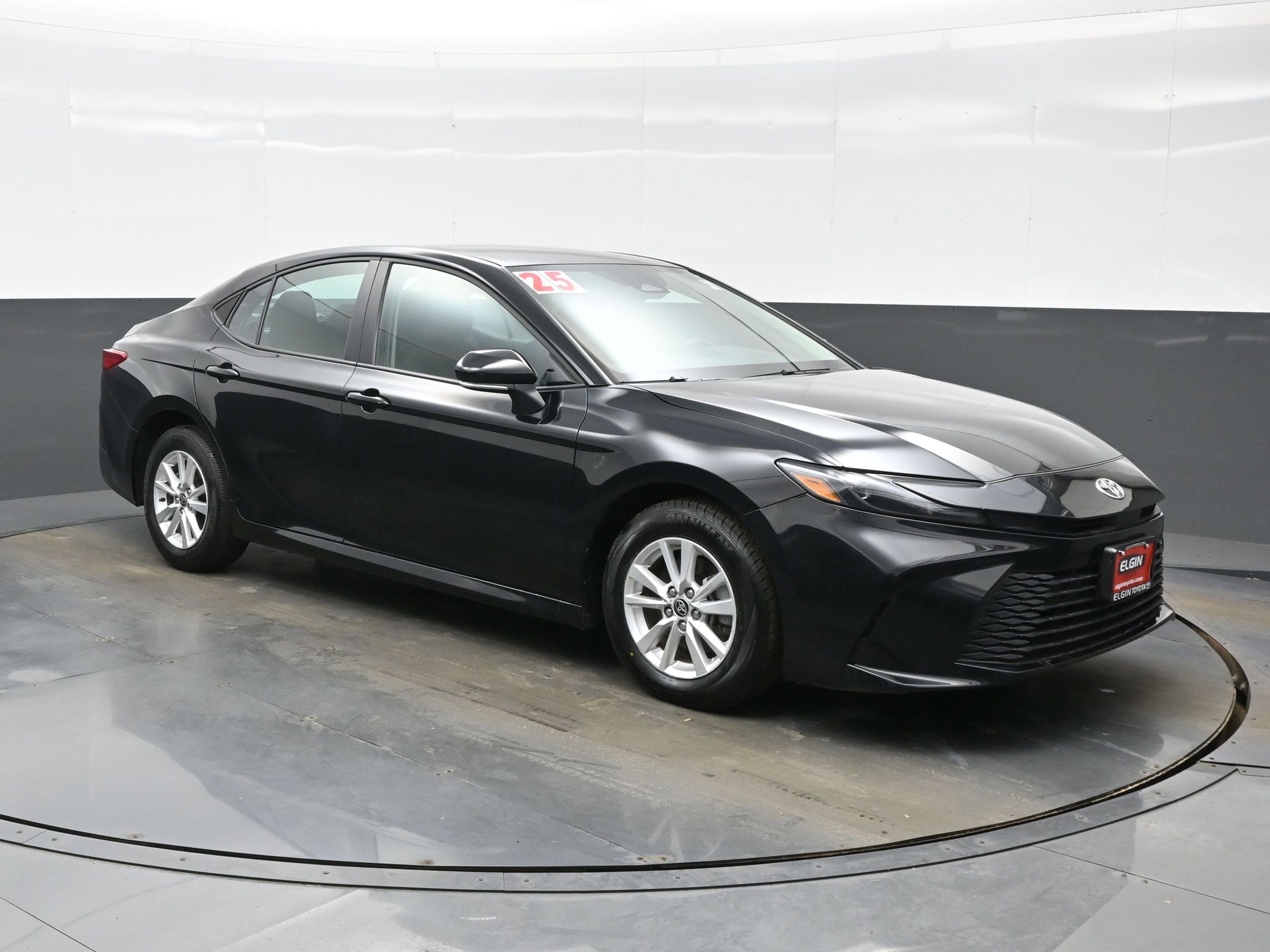 Used 2025 Toyota Camry LE w/ Convenience Package image 8