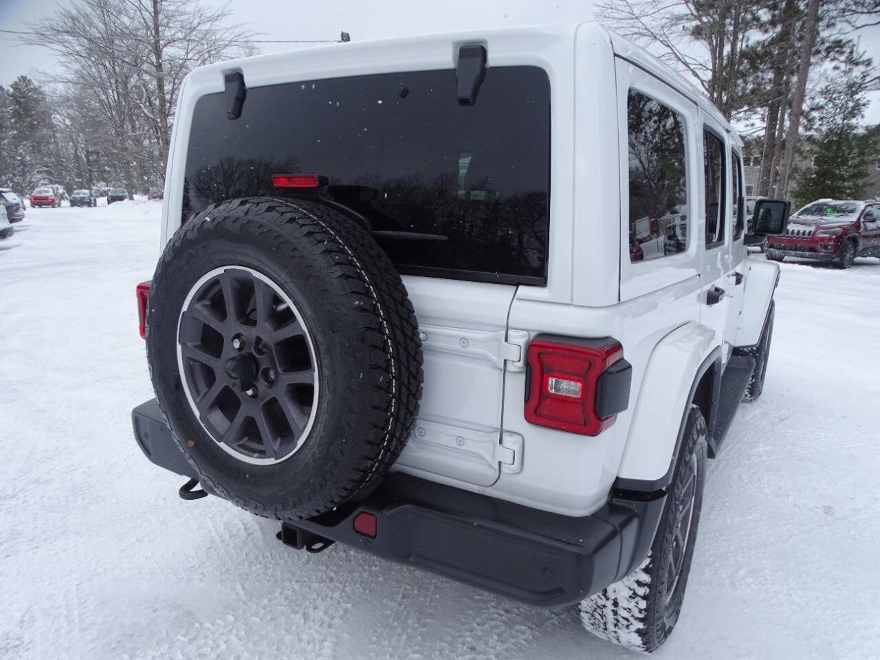 Used 2021 Jeep Wrangler Unlimited Sahara AWD/4WD image 11