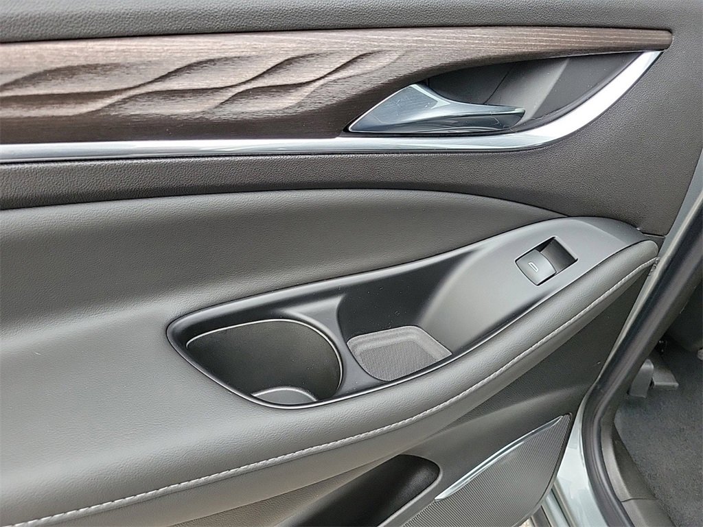 Used 2023 Buick Enclave Avenir w/ Avenir Technology Package image 15