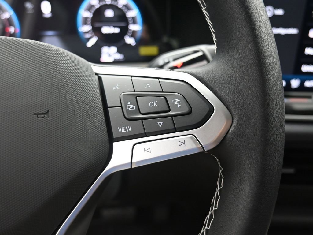 New 2025 Volkswagen Tiguan SE image 16