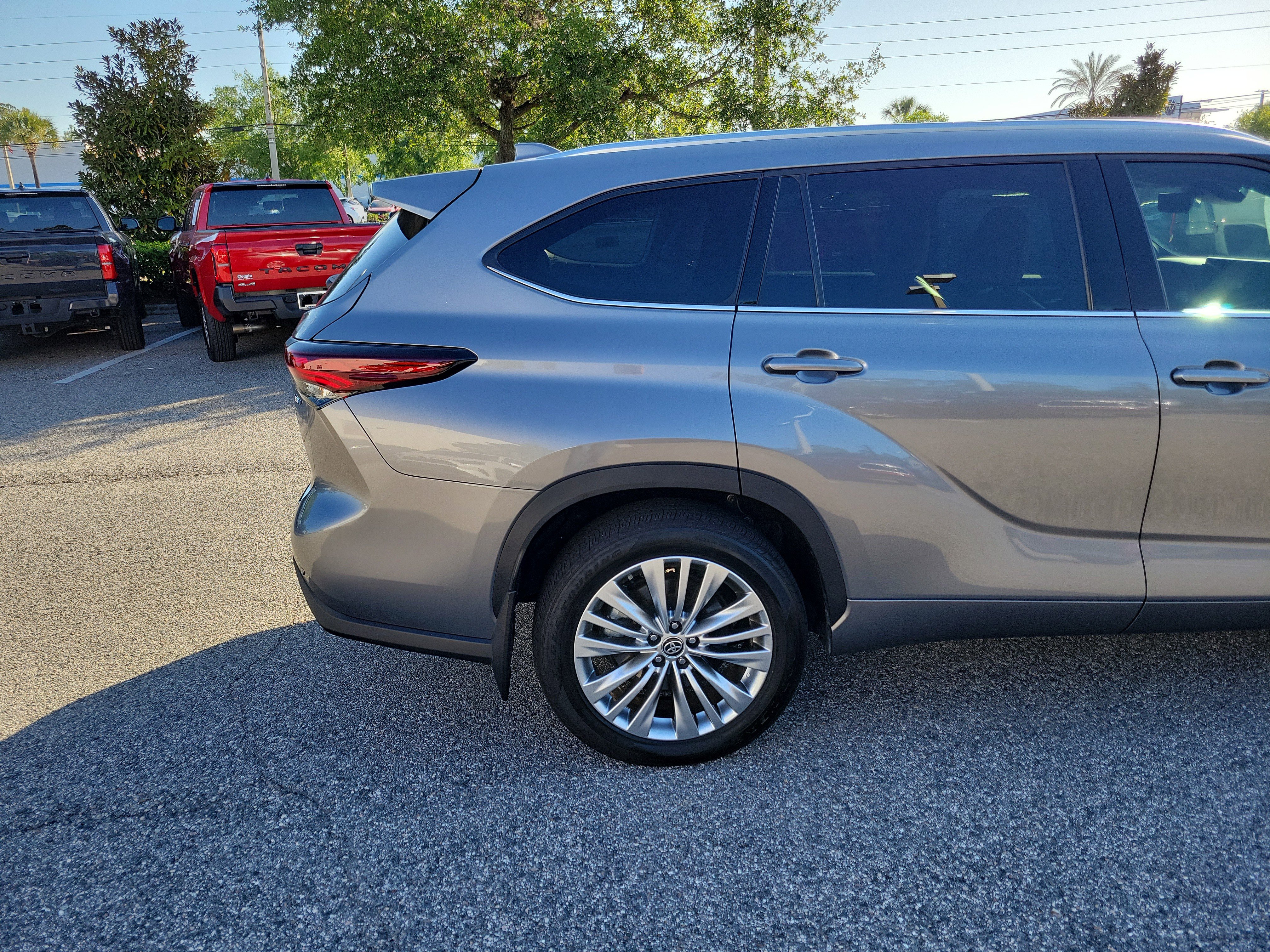 Certified 2025 Toyota Highlander Platinum image 10