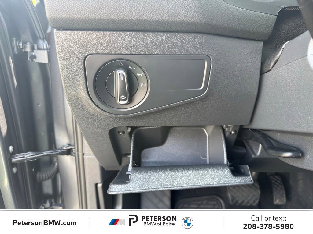 Used 2023 Volkswagen Tiguan SE w/ Panoramic Sunroof Package AWD/4WD image 31
