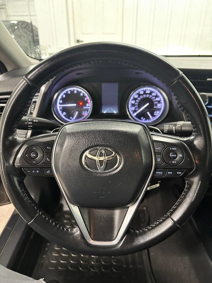 Used 2020 Toyota Camry SE image 16
