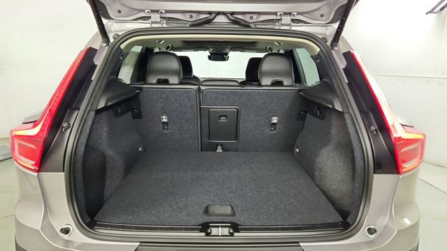 New 2026 Volvo XC40 B5 Core w/ Climate Package AWD/4WD image 38