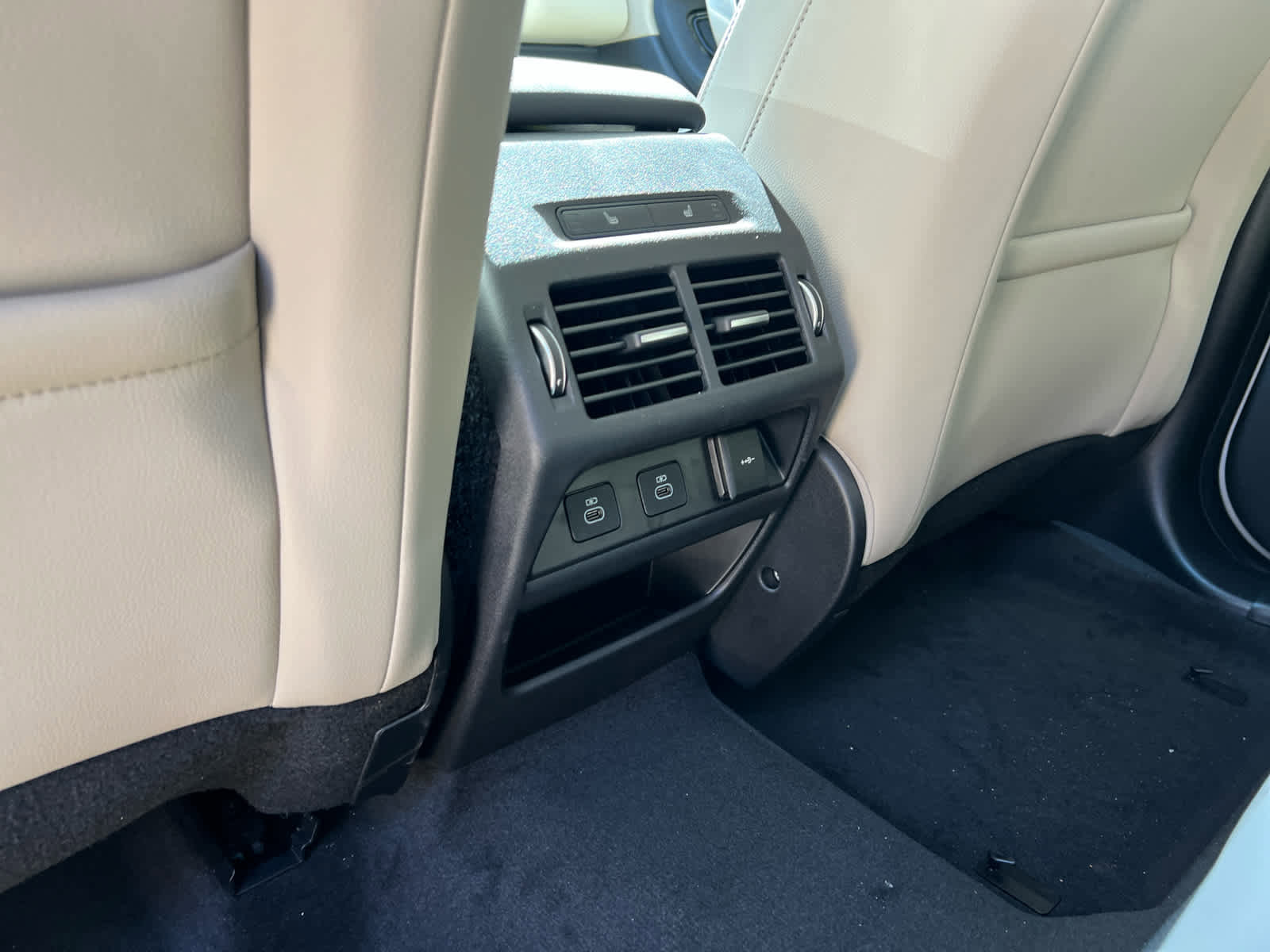 Used 2025 Land Rover Discovery Sport S image 17