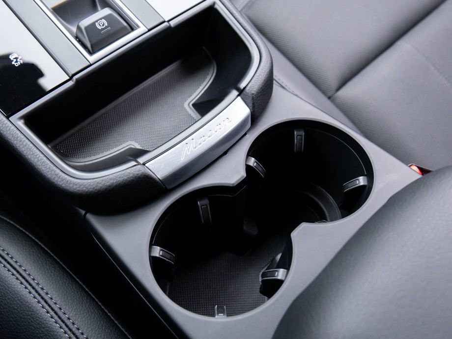 Certified 2025 Porsche Macan image 28