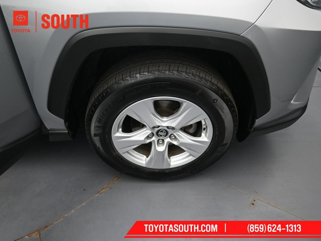 Used 2019 Toyota RAV4 XLE w/ Carpet Mat Package AWD/4WD image 32
