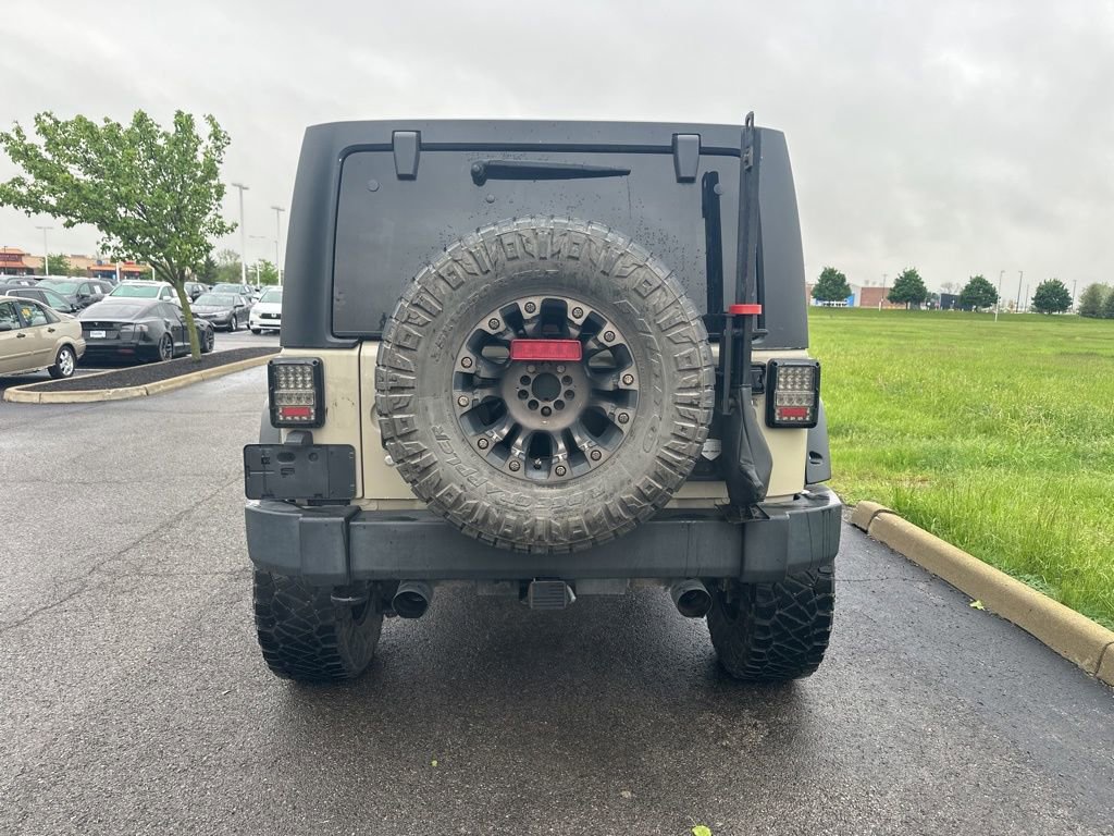 Used 2017 Jeep Wrangler Unlimited Rubicon w/ Connectivity Group AWD/4WD image 10