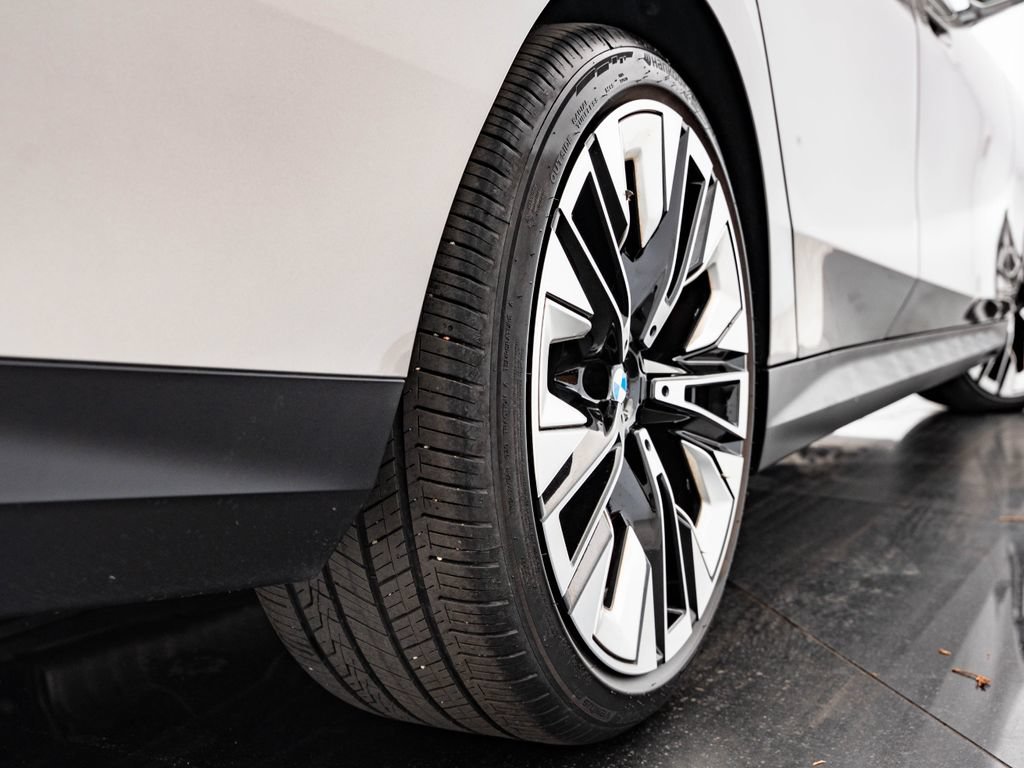 Certified 2025 BMW 530i xDrive w/ Premium Package AWD/4WD image 51