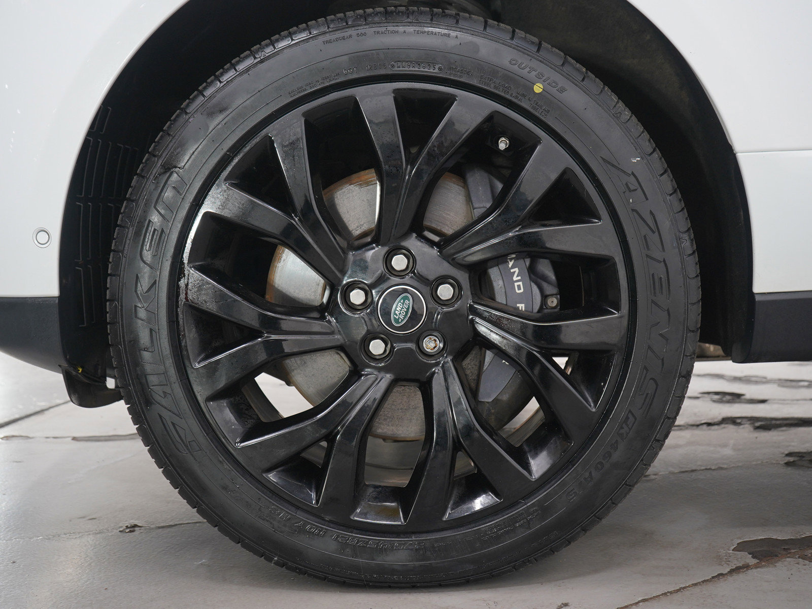 Used 2020 Land Rover Range Rover HSE image 28