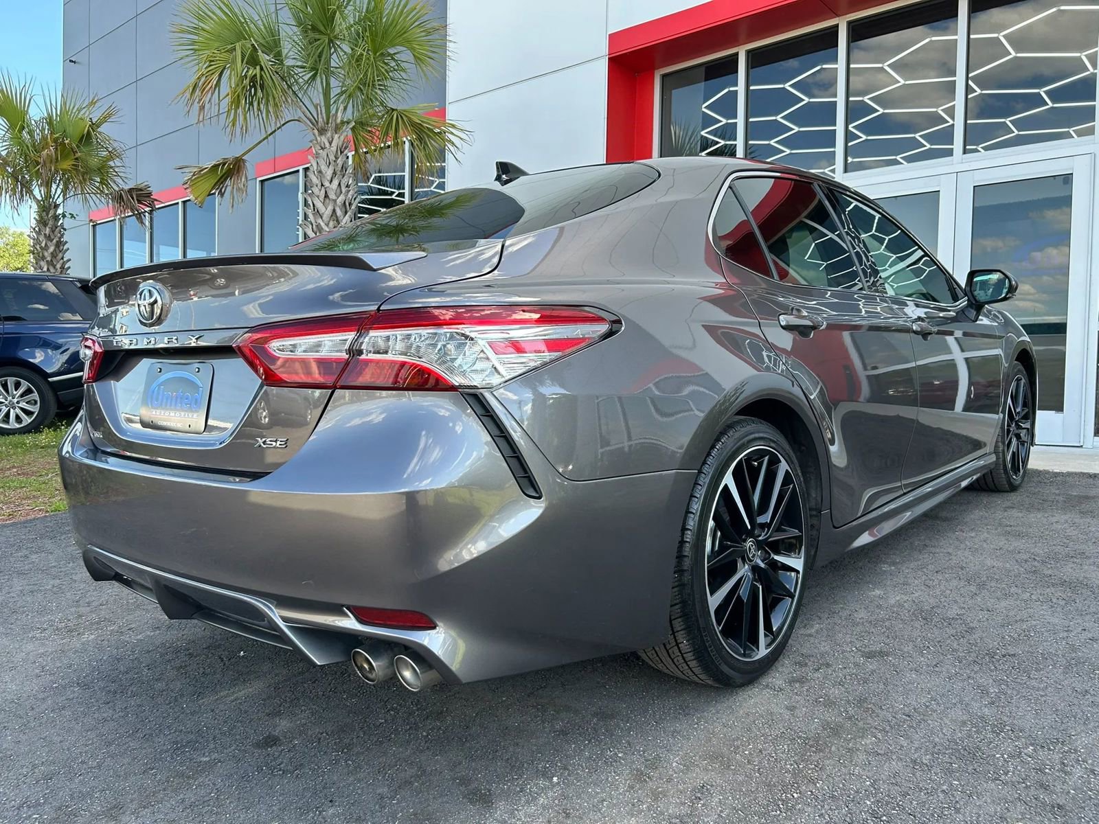 Used 2020 Toyota Camry XSE w/ Navigation Package FWD image 4