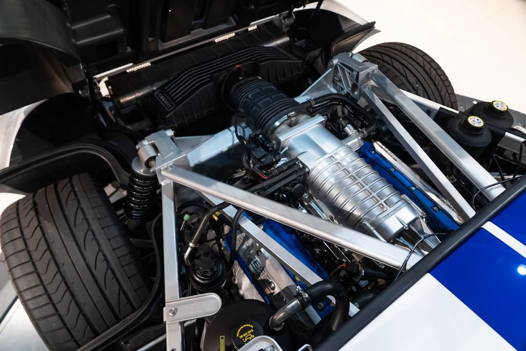 Used 2005 Ford GT RWD image 16