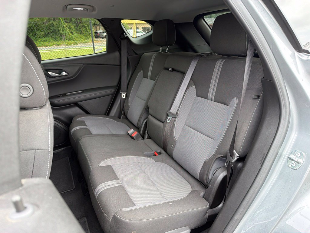 Used 2025 Chevrolet Blazer LT FWD image 19
