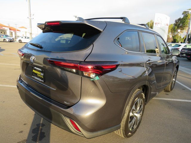 New 2025 Toyota Highlander XLE image 10