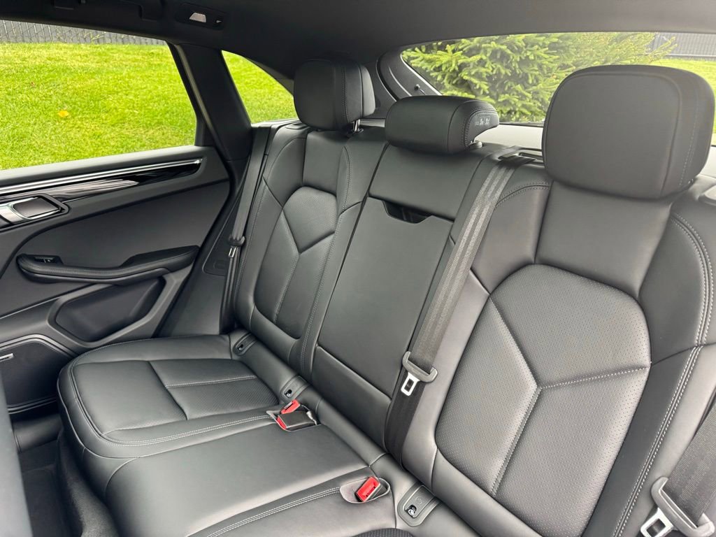 Used 2024 Porsche Macan image 32