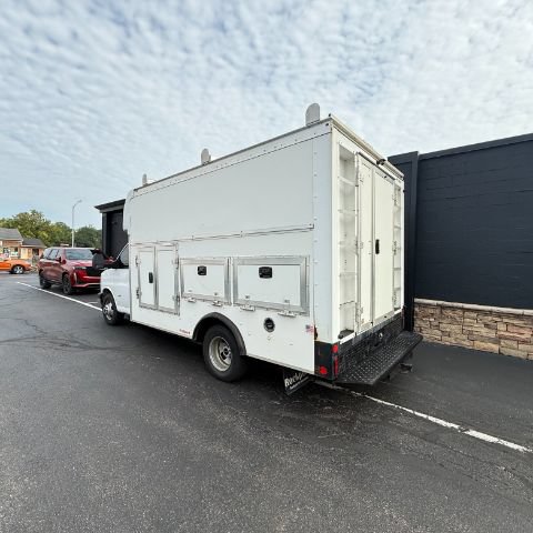 Used 2018 GMC Savana 3500 w/ Power Convenience Package RWD image 4