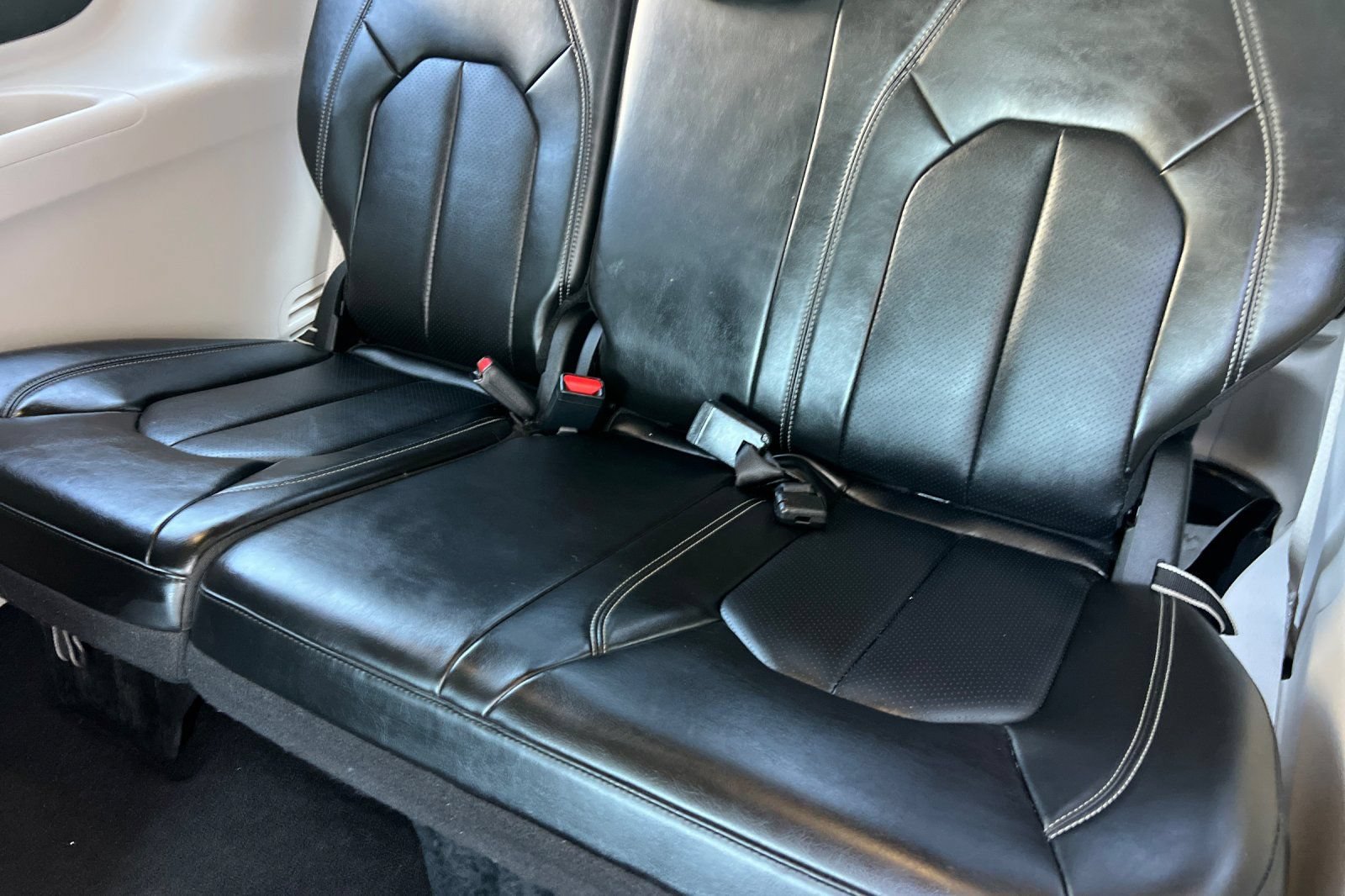 Used 2024 Chrysler Pacifica Touring-L FWD image 18