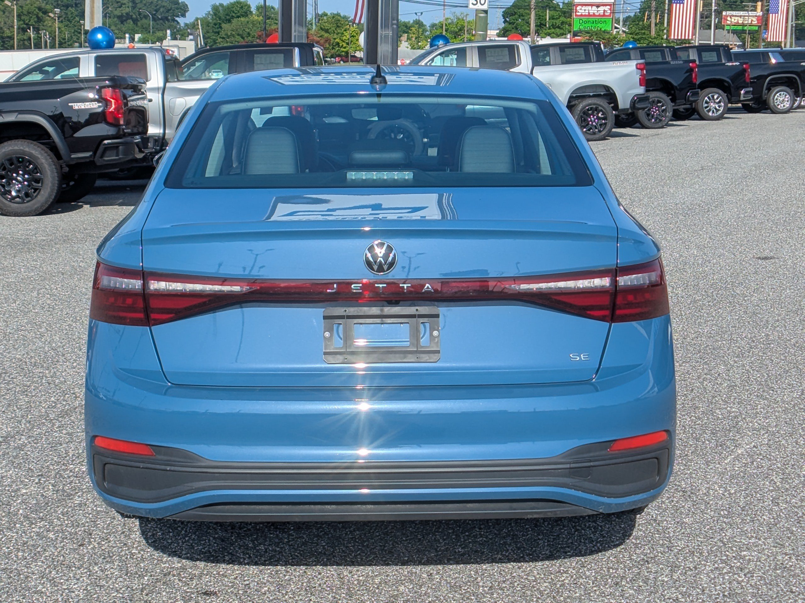 Used 2025 Volkswagen Jetta SE FWD image 7