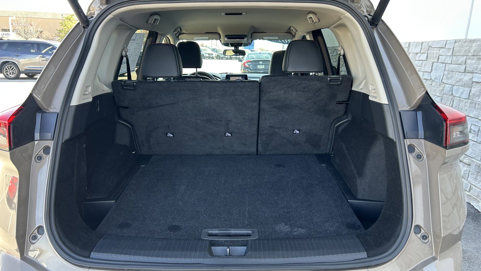 Used 2025 Nissan Rogue SV image 13