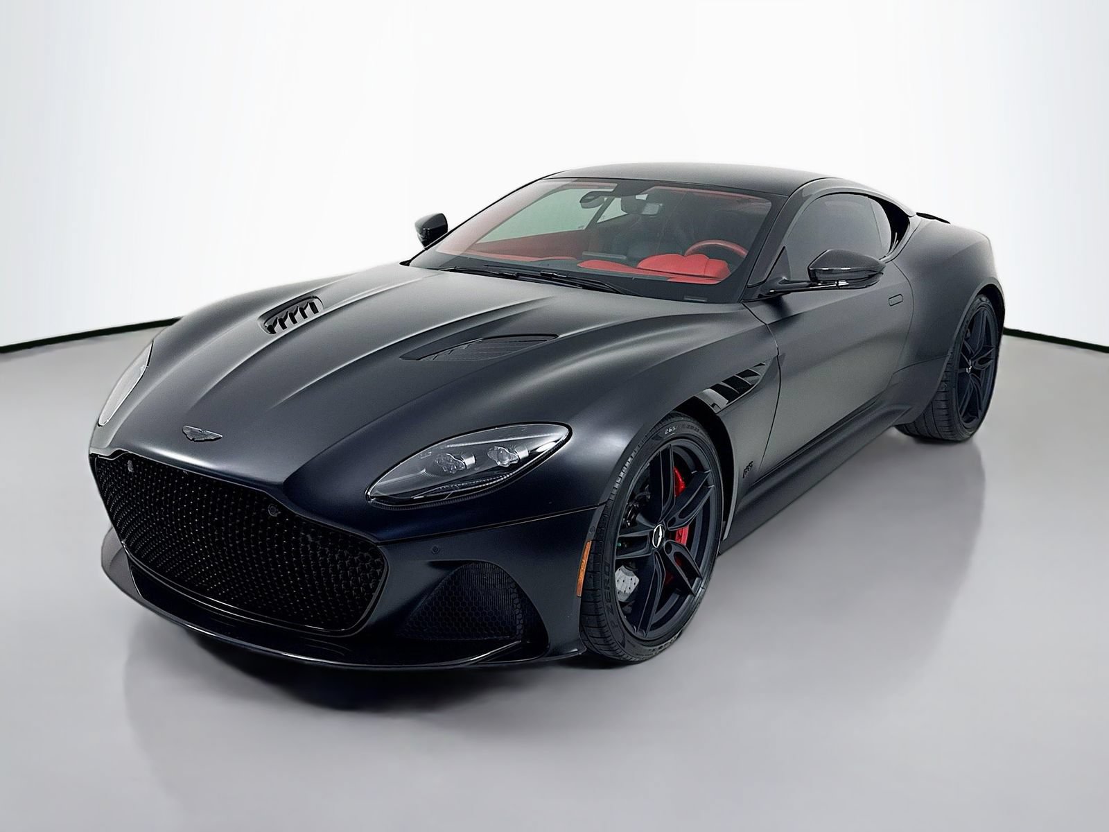 Used 2023 Aston Martin DBS Coupe RWD image 3