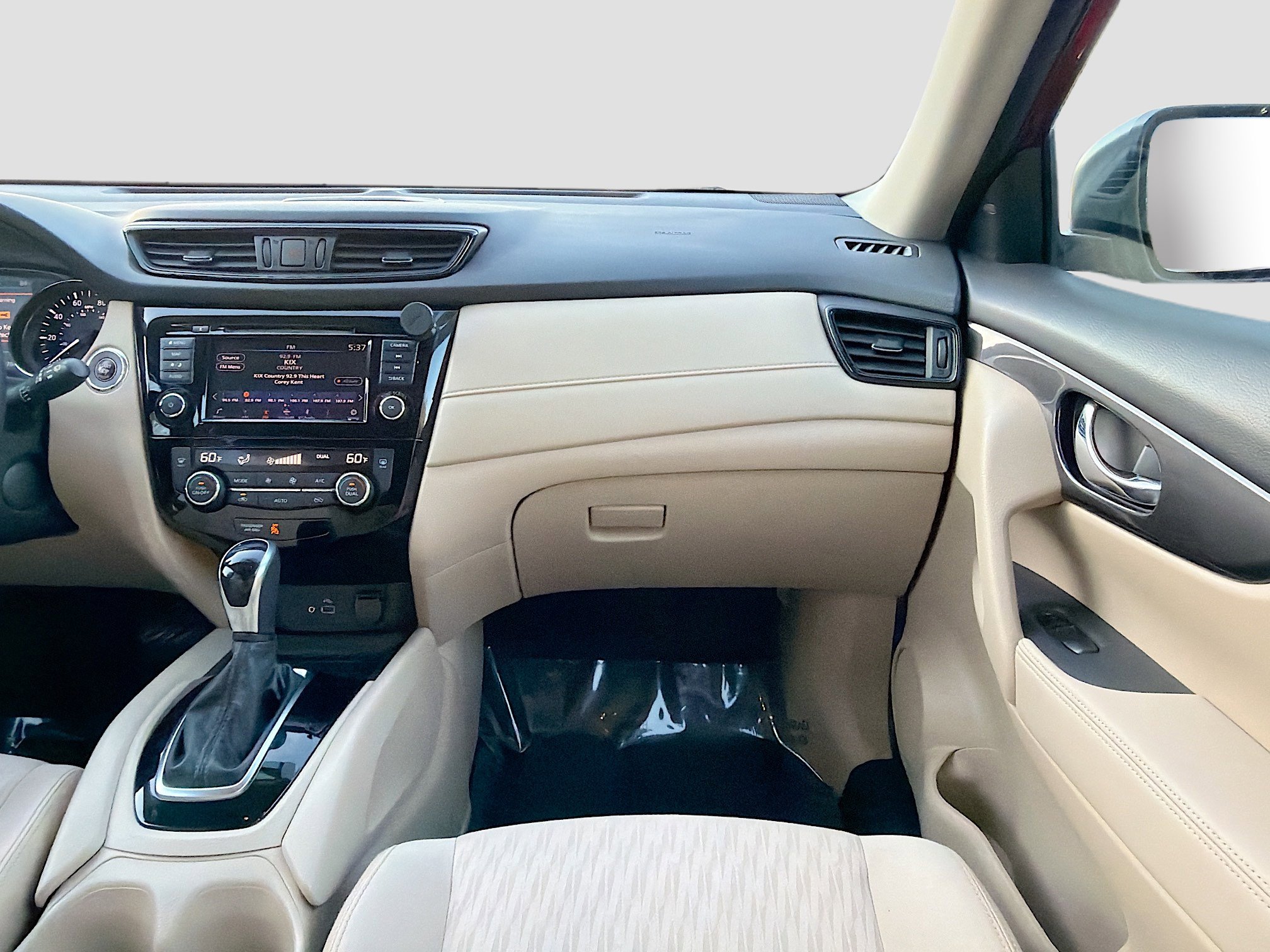 Used 2018 Nissan Rogue SV w/ Sun & Sound Touring Package image 18