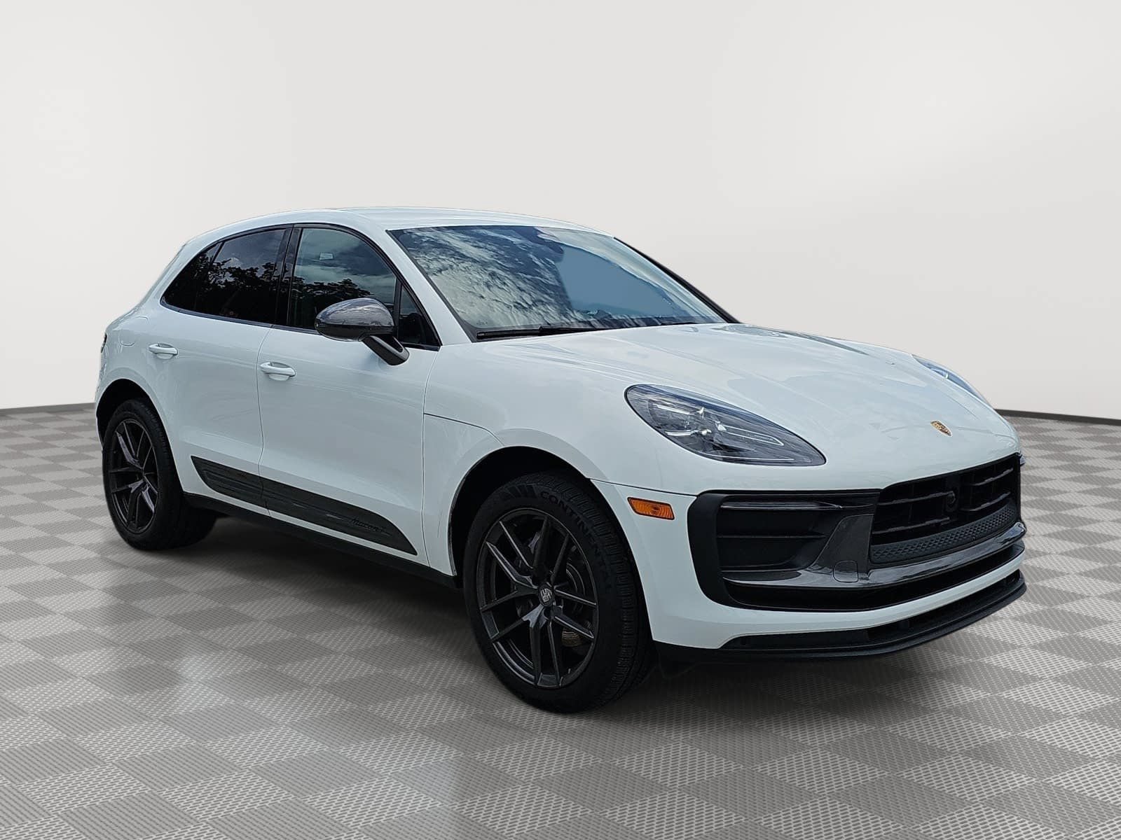 Used 2023 Porsche Macan Turbo AWD/4WD image 2