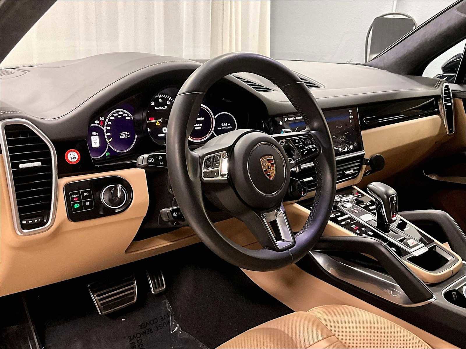 Used 2023 Porsche Cayenne Turbo S image 7