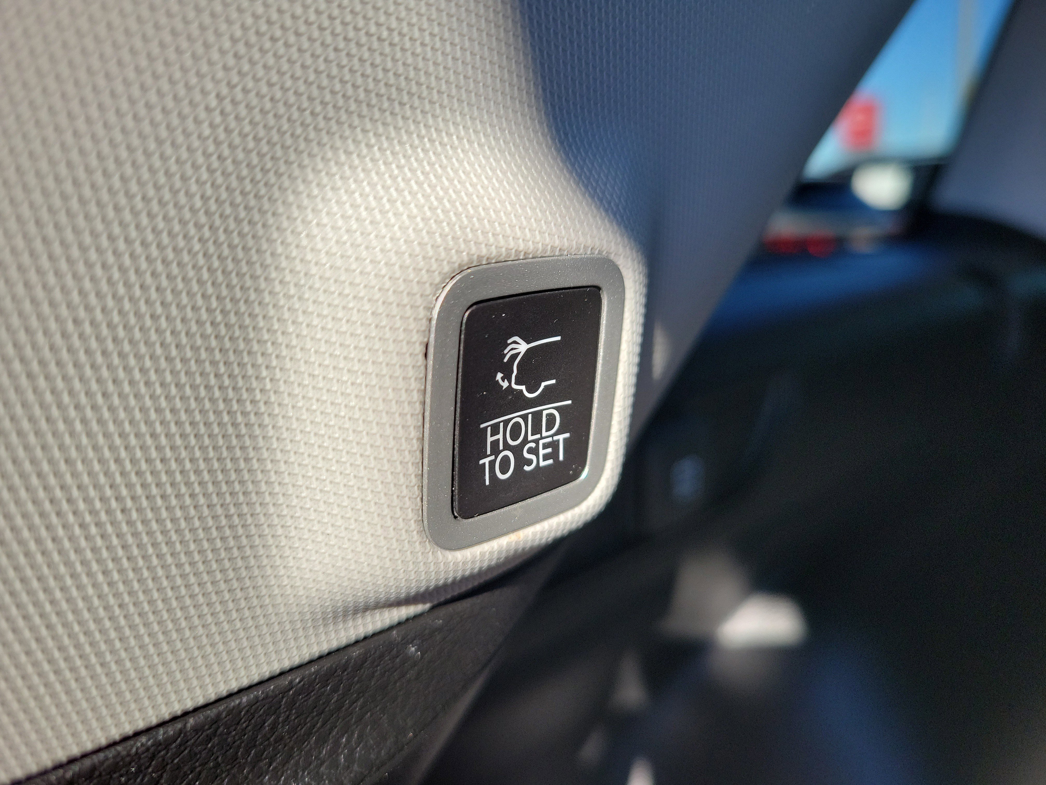 Used 2023 Jeep Grand Cherokee Limited w/ Luxury Tech Group II image 12