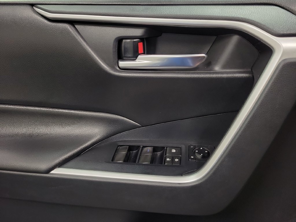 Used 2019 Toyota RAV4 XLE w/ All Weather Liner Package AWD/4WD image 28