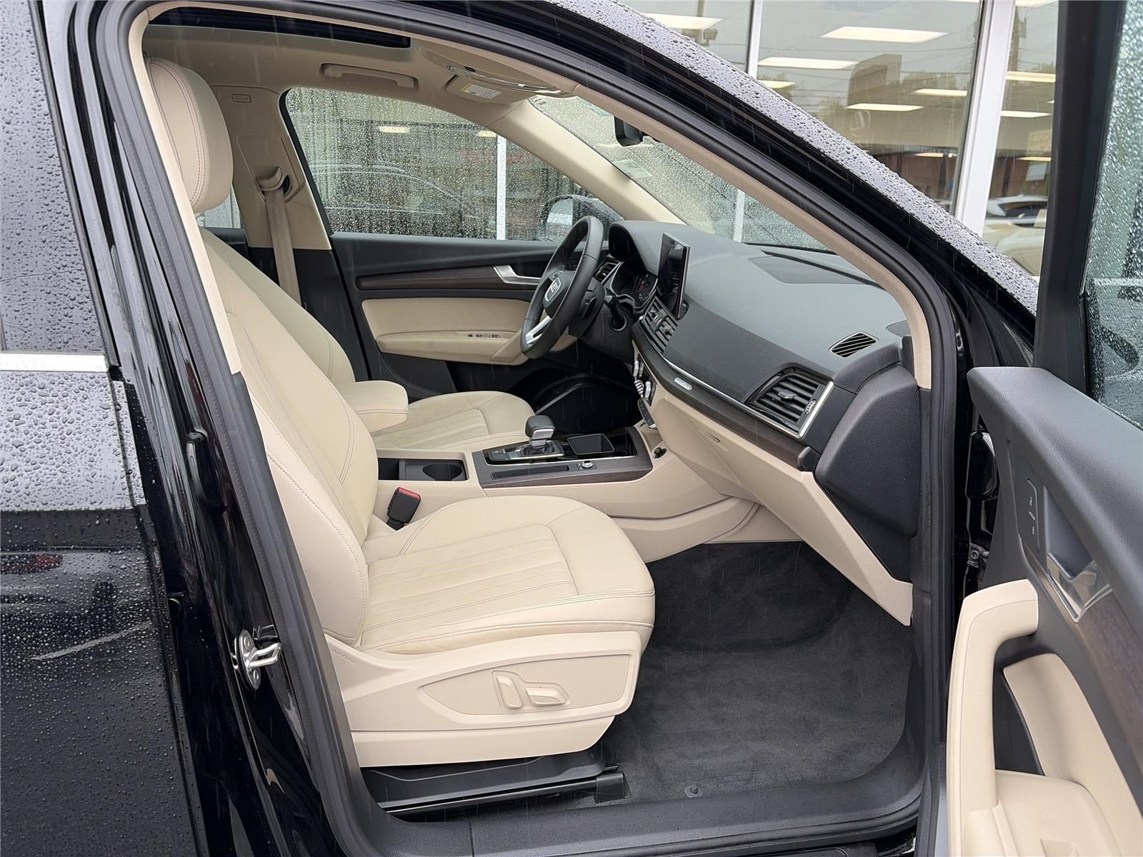 Used 2023 Audi Q5 2.0T Premium w/ Convenience Package AWD/4WD image 15