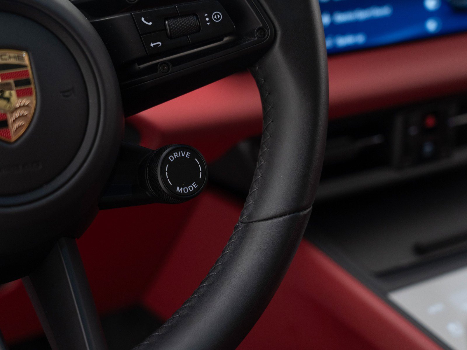 Certified 2025 Porsche Macan Electric image 28