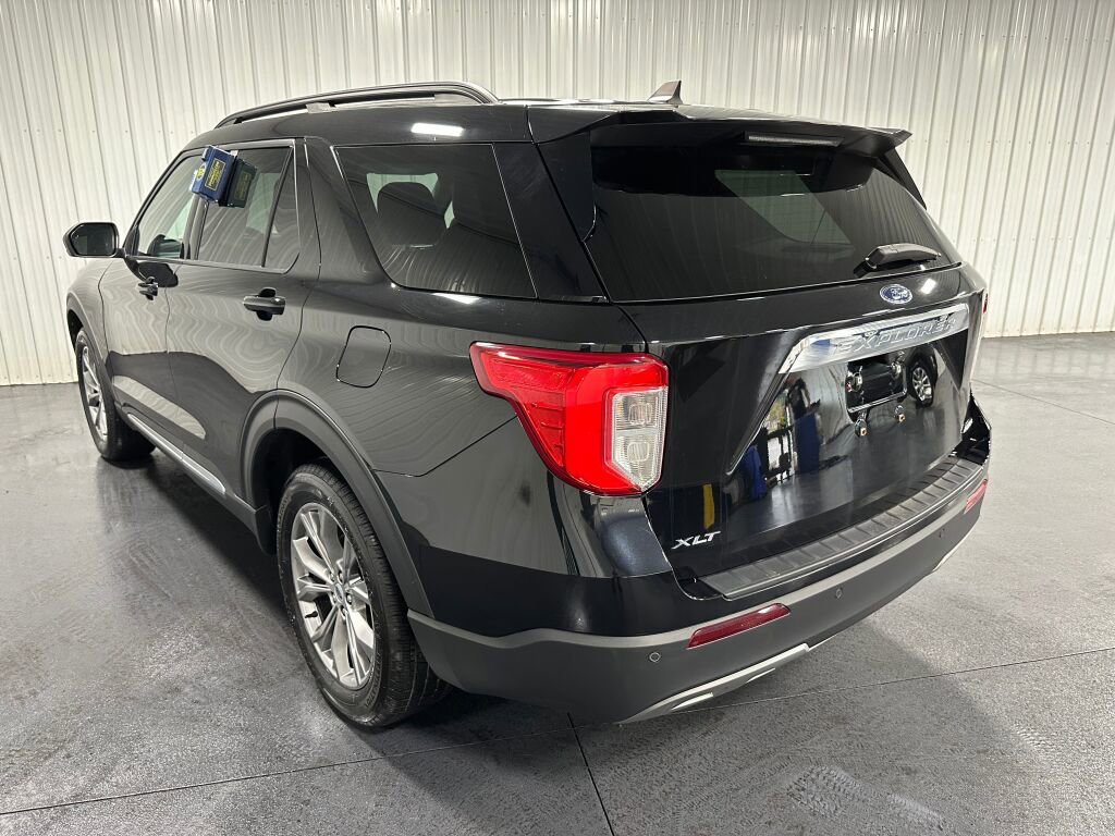 Used 2022 Ford Explorer XLT w/ Equipment Group 202A AWD/4WD image 3