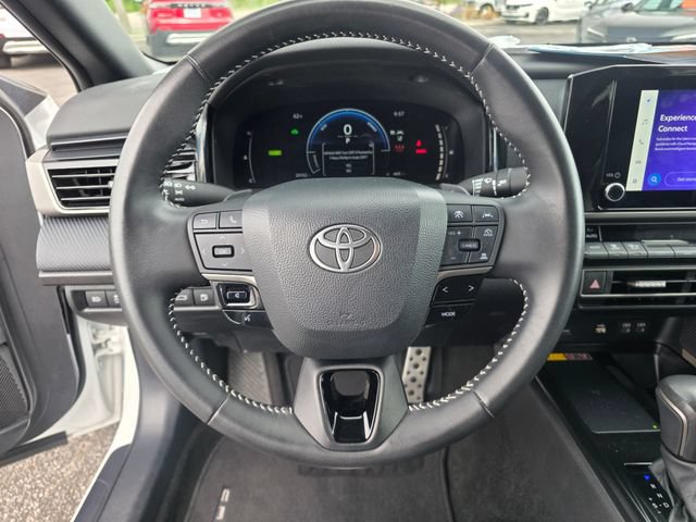 Used 2025 Toyota Camry SE FWD image 24
