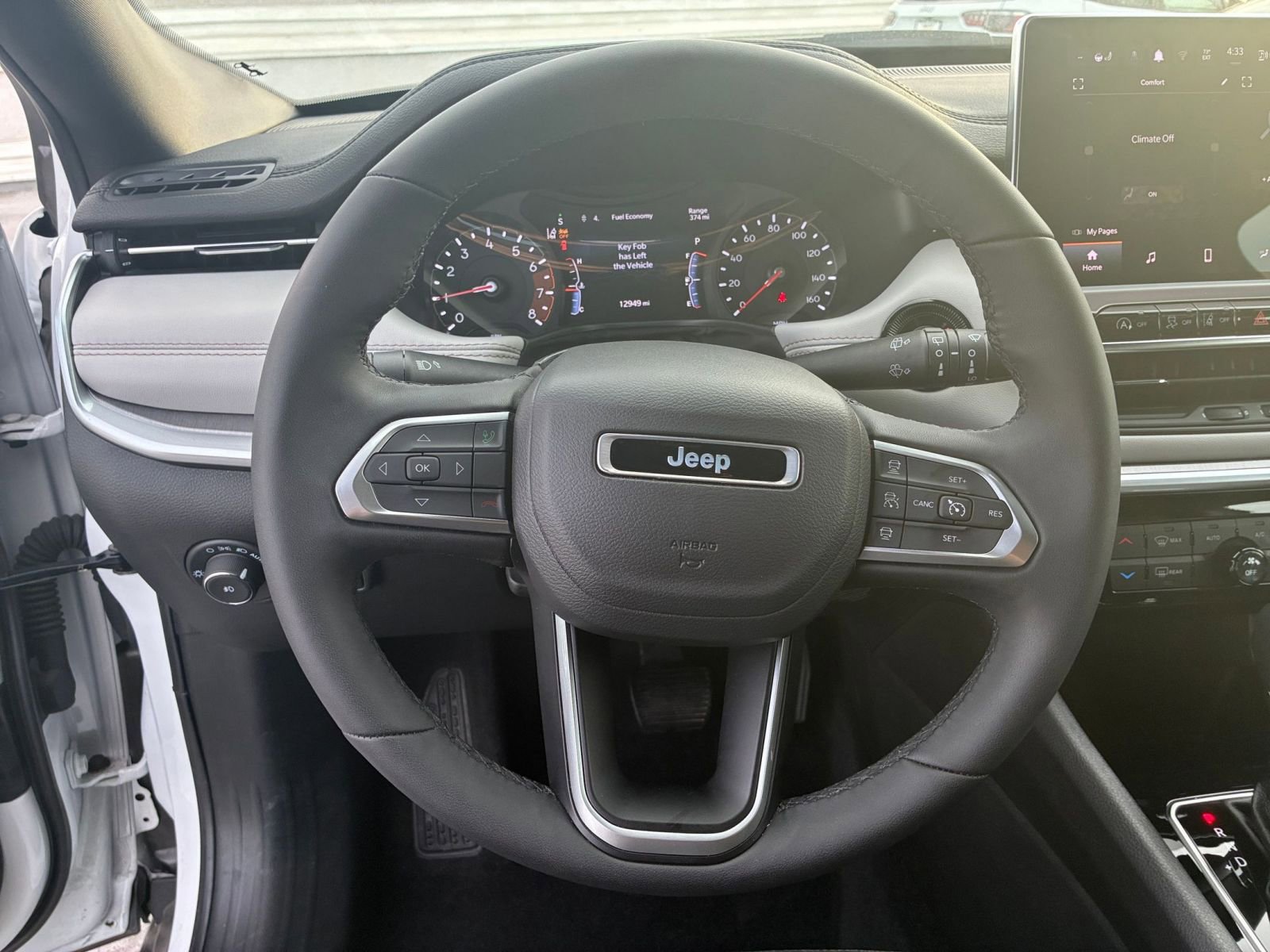 Used 2025 Jeep Compass Limited image 29